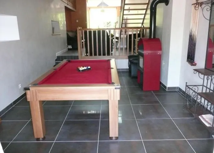 Moderne Avec Billard Et Poele A Bois, Proche De Mirecourt Et Vittel, Animaux Bienvenus - Fr-1-589-180 *