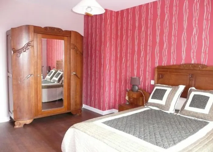 Moderne Avec Billard Et Poele A Bois, Proche De Mirecourt Et Vittel, Animaux Bienvenus - Fr-1-589-180 *